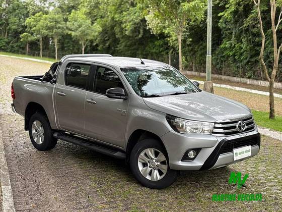 TOYOTA HILUX 2.7 SR 4X2 CD 16V FLEX 4P AUTOMÁTICO TOYOTA HILUX 2.7 SR 4X2 CD 16V FLEX 4P AUTOMÁTICO
